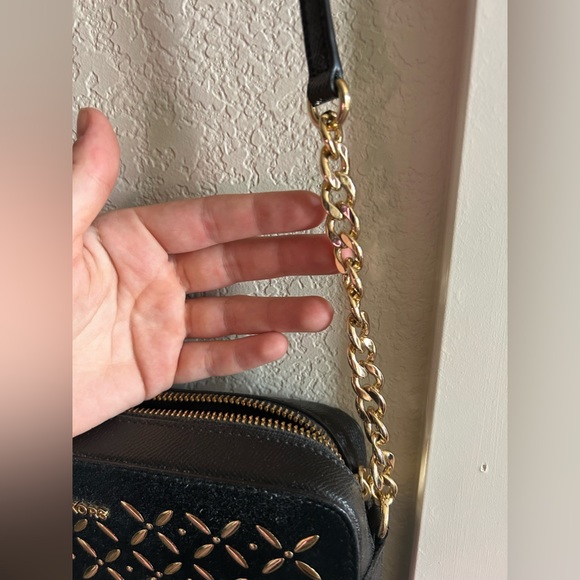 Black & Gold Jet Set Michael Kors Crossbody 🖤 - Picture 4 of 8